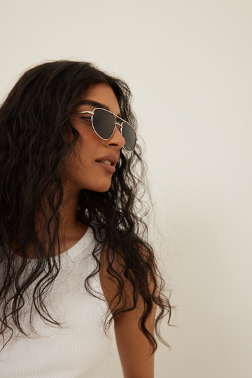 NA-KD Accessories Droppformade solglasögon med metallbågar - Silver