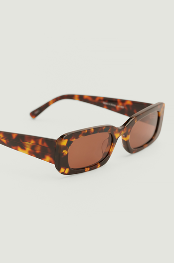 NA-KD Accessories Breda solglasögon med retrobågar i acetat - Brown